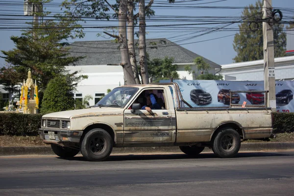 Privado Isuzu KB viejo coche de recogida . —  Fotos de Stock