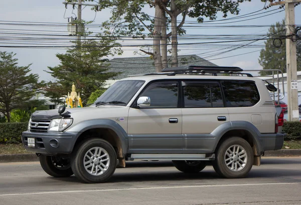 Coche privado, Toyota Land Cruiser . — Foto de Stock