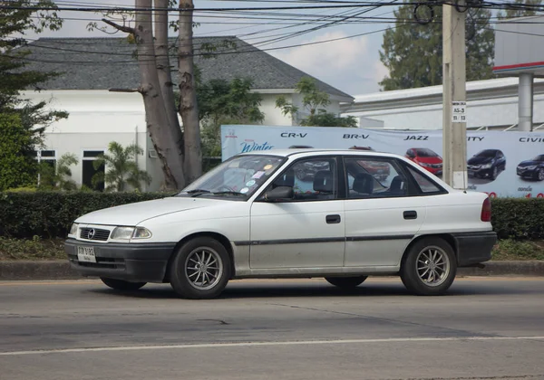 Privat bil, Opel Astra — Stockfoto