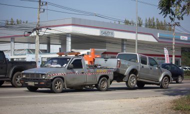 Nam Jaruen çekiciyi acil araba hareket