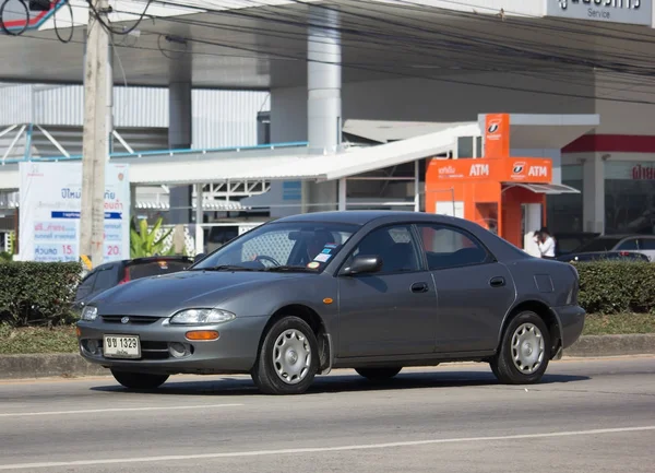 Voiture privée Mazda 323 — Photo