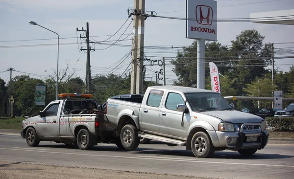 Camión de remolque Nam Jaruen para movimiento de coche de emergencia — Foto de Stock