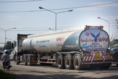  Sri Phalang şirketin petrol kamyon.