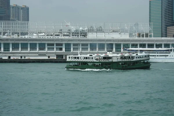 Nave de ferry en Victoria Harbour Hong Kong — Foto de Stock