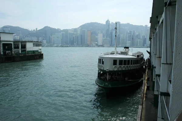 香港维多利亚港的渡轮 — 图库照片