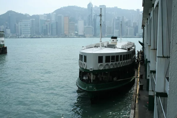 Nave de ferry en Victoria Harbour Hong Kong — Foto de Stock