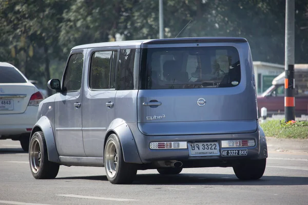 Soukromé Nissan Cube Mini van. — Stock fotografie