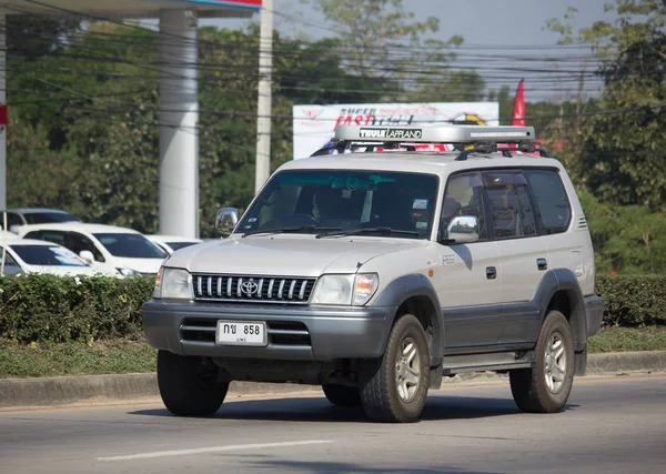 Soukromé auto, Toyota Land Cruiser. — Stock fotografie