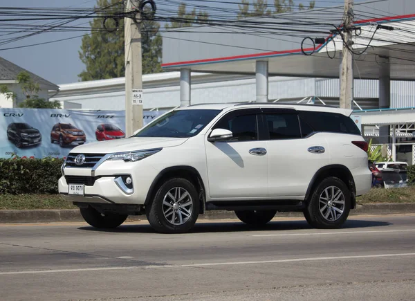 Coche privado Toyota Fortuner Suv . — Foto de Stock