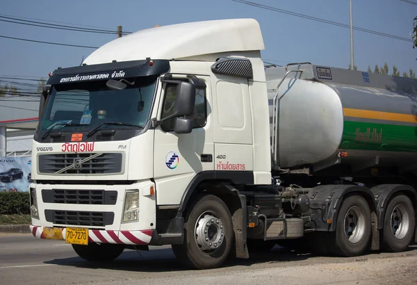 Camión remolque Volvo con tanque de aceite de Hod Agricultural Cooperati —  Fotos de Stock