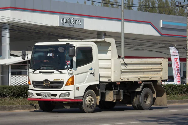 Camión volquete privado Hino . —  Fotos de Stock