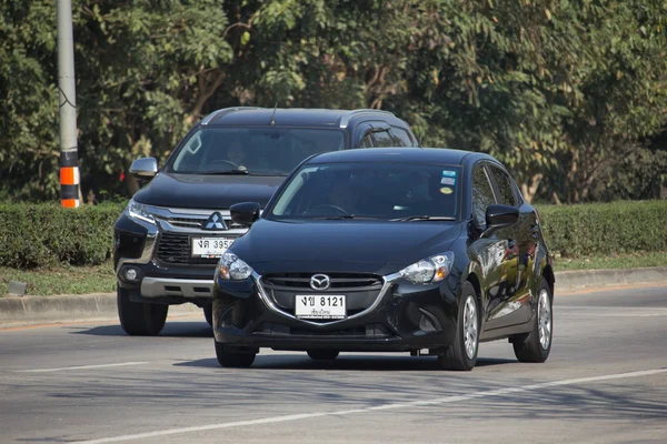 Soukromé ekologické auto Mazda 2 — Stock fotografie