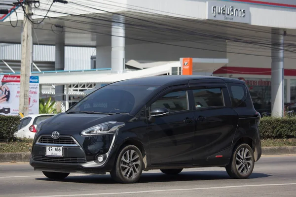 Toyota Sienta Mini Mpv Van. — стоковое фото