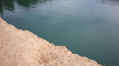 Hangdong Kanyonu chiangmai. Rezervuar Satılık eski kazı laterite topraktan. 