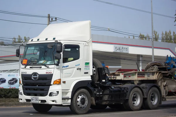 Camión remolque Hino de la empresa de transporte de túnel derecho . —  Fotos de Stock