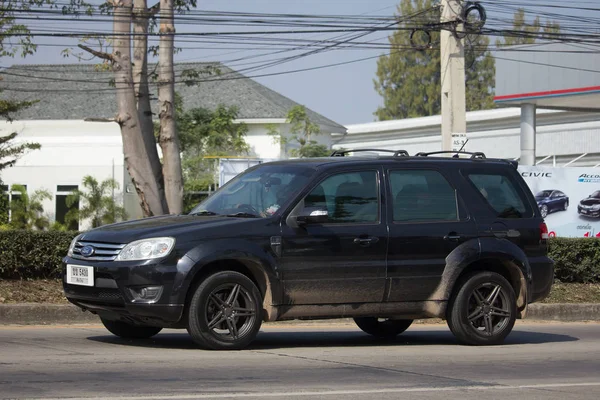 Soukromé auto, Ford Escape, Suv auto pro městské uživatele — Stock fotografie