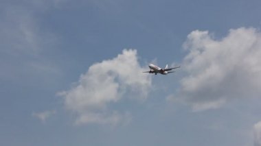 Chiangmai, Tayland - 17 Haziran 2015: Hs-Ltm Boeing 737-900er Tay aslan hava havayolu şirketi, Chiangmai havaalanına iniş Bangkok Don Muang Airport, Tayland. 