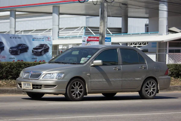 Privat bil, Mitsubishi Lancer. — Stockfoto