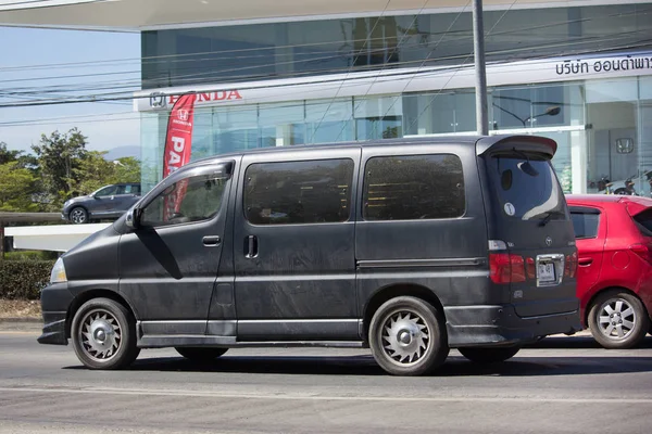 Özel eski Toyota Granvia Van araba.
