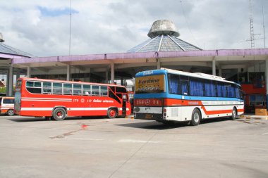 Vintour şirket otobüs. Rota Phitsanulok ve Chiangmai. 