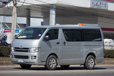 Er Toyota Hiace minibüsü