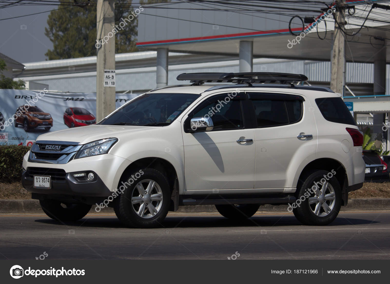 Voiture Privee Suv Isuzu Mu X Mu X Photo Editoriale C Nitinut380