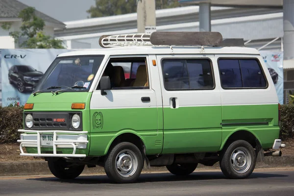 Privé Daihatsu oude Van auto. — Stockfoto