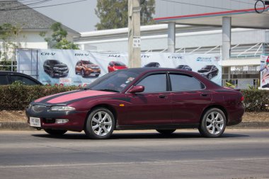 Özel eski araba Mazda 323 