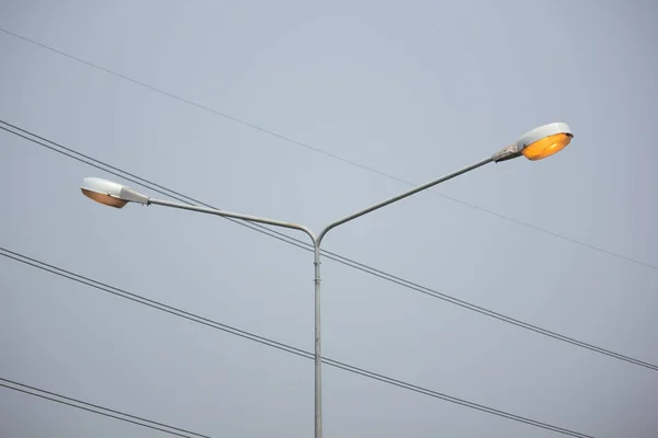 Luz de farola en día —  Fotos de Stock