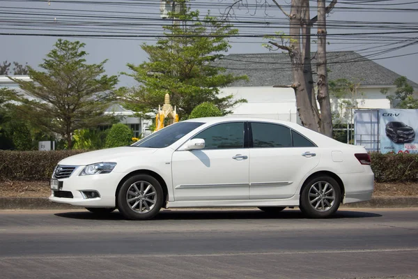 Приватному автомобілі toyota Camry — стокове фото