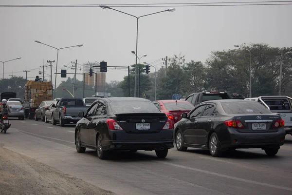 Coche y tráfico en carretera cerca de Juction . — Foto de Stock