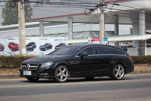 Carro de luxo Branco Mercedes Benz C-Class Estate — Fotografia de Stock