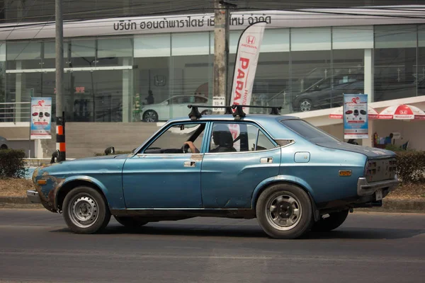 Egen gammal bil, Mazda 929 bil. — Stockfoto