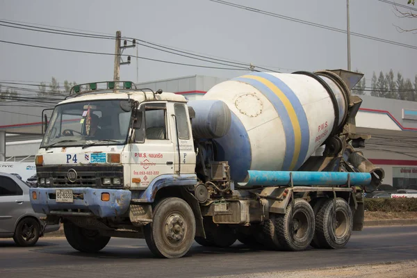 Цементный грузовик PWS Concrete . — стоковое фото