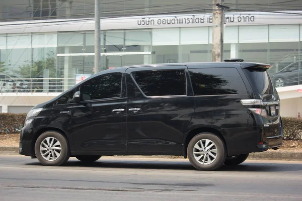 Van de lujo privado Toyota Alphard — Foto de Stock
