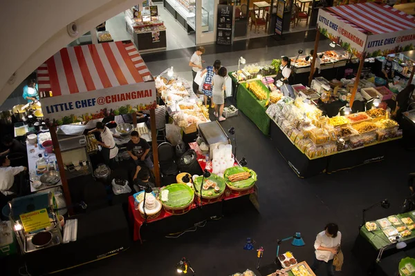 Lebensmittel-Promotion-Bereich im zentralen Festival chiang mai. — Stockfoto