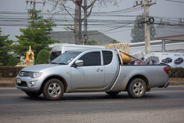 Özel araba, Mitsubishi Triton kamyonet.