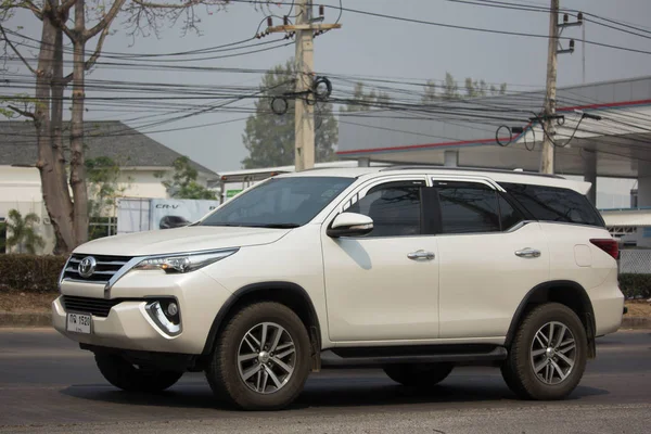 Coche privado Toyota Fortuner Suv . — Foto de Stock