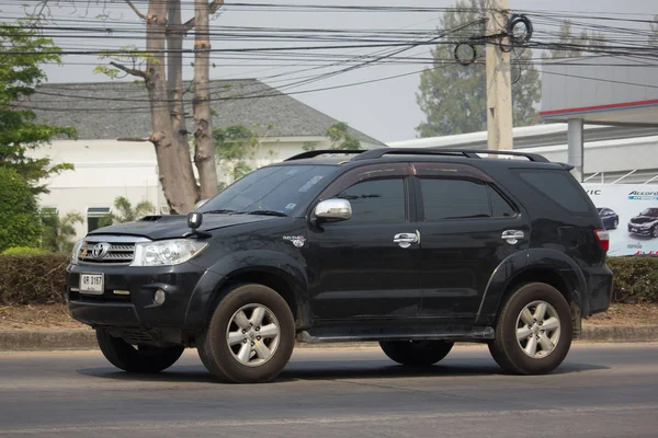 Özel Toyota Fortuner Suv otomobil. — Stok fotoğraf