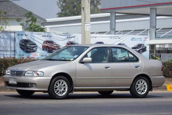 Coche viejo privado Nissan Sunny — Foto de Stock