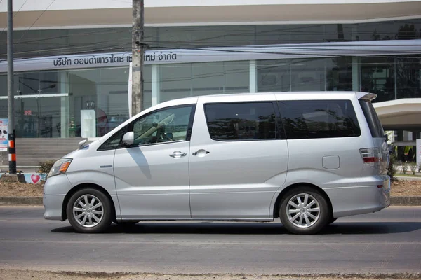 Yksityinen Toyota Alphard ylellisyyttä Van — kuvapankkivalokuva