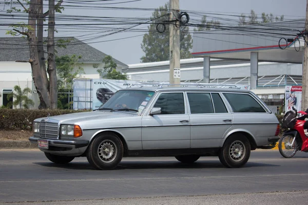 Privates altes auto von mercedes benz 280td — Stockfoto