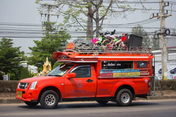 Camioneta naranja taxi Chiangmai a Fang — Foto de Stock