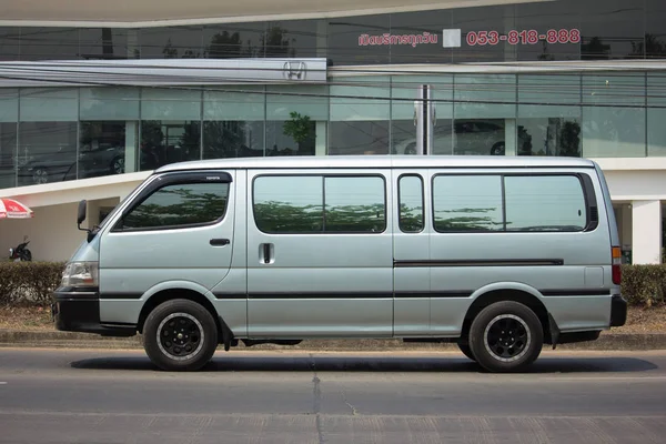 Приватні Toyota Hiace старого Ван автомобіля. — стокове фото