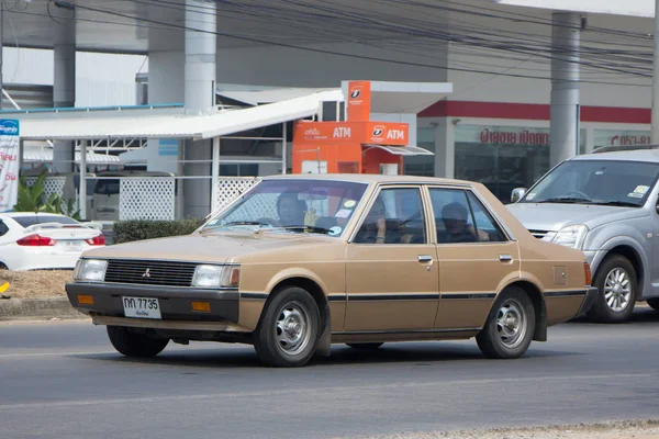 Gamla privat bil, Mitsubishi Lancer — Stockfoto