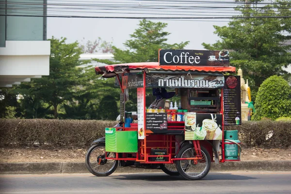 Fornecedor de café em uma motocicleta . — Fotografia de Stock