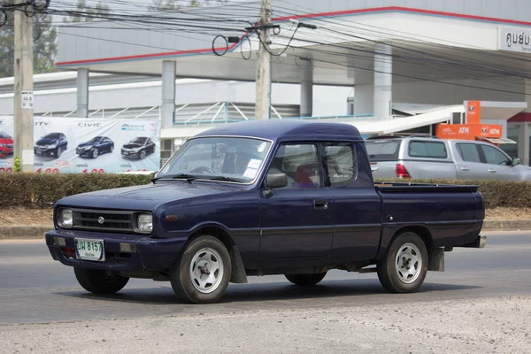 Privates Auto, Mazda Familie Mini-Pick-up-Truck. — Stockfoto