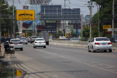 Araba ve Havaalanı Otoban yolu üzerinde trafik