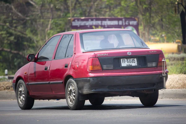 Privat gammal bil Suzuki Swift Sedan — Stockfoto