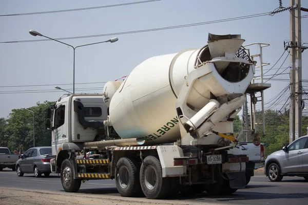Цемент вантажівка Thanachai компанії. — стокове фото